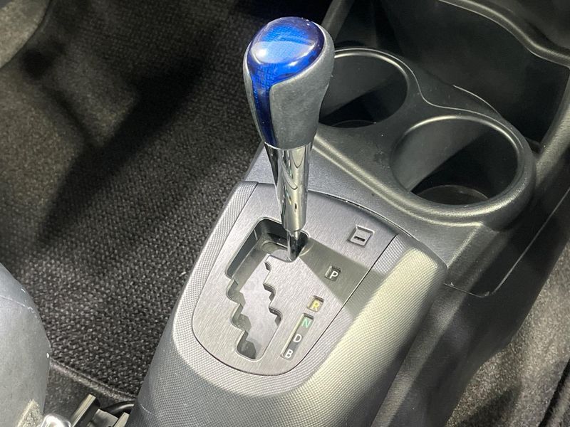 2013 Toyota Aqua DAA-NHP10 (UW-6aa7674682c93)[20]
