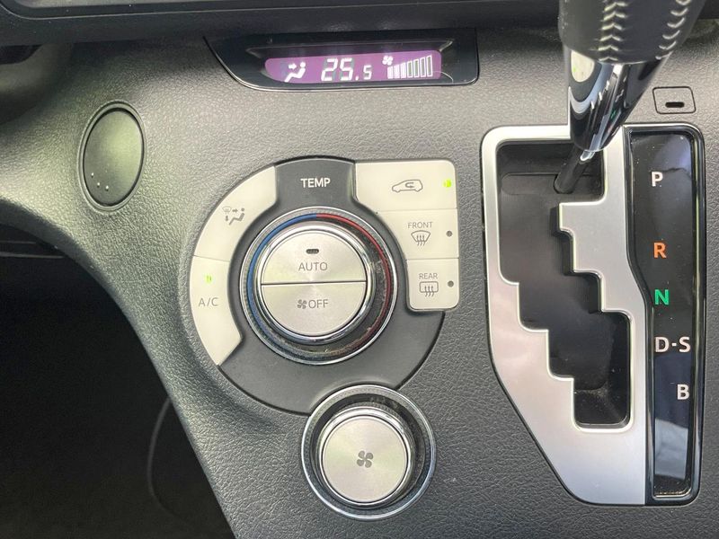 2015 Toyota Sienta DBA-NSP170G (UW-6aa76758b4d5f)[28]