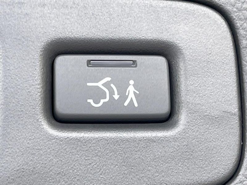 2022 Honda Vezel 6AA-RV5 (UW-6aa767888f039)[11]