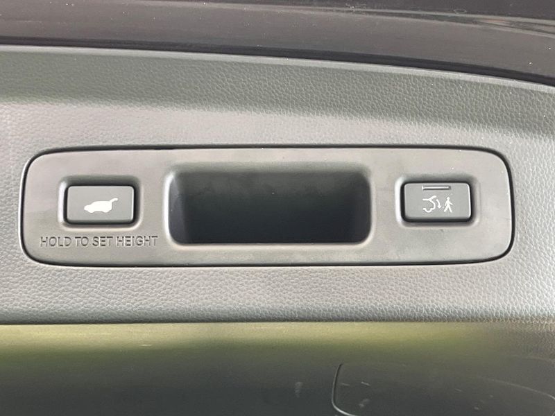 2022 Honda Vezel 6AA-RV5 (UW-6aa767894fee9)[12]