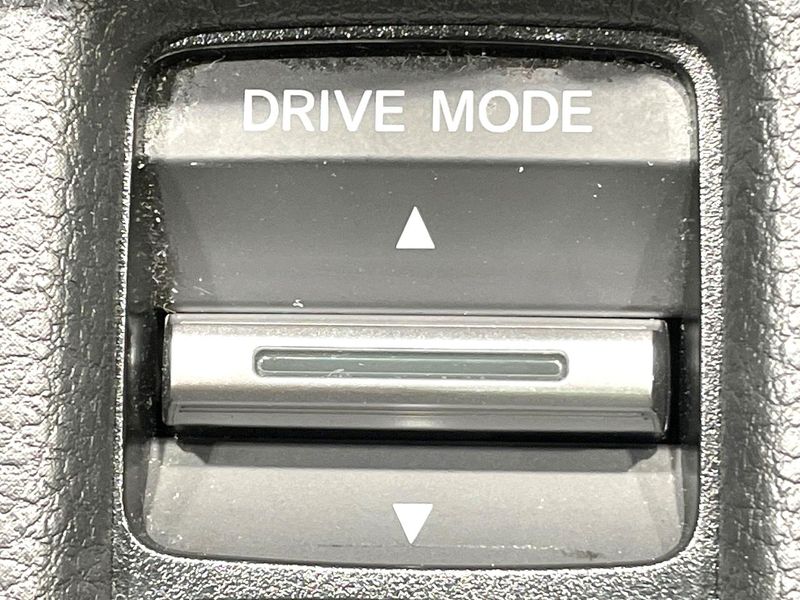 2022 Honda Vezel 6AA-RV5 (UW-6aa7678a4ed81)[24]