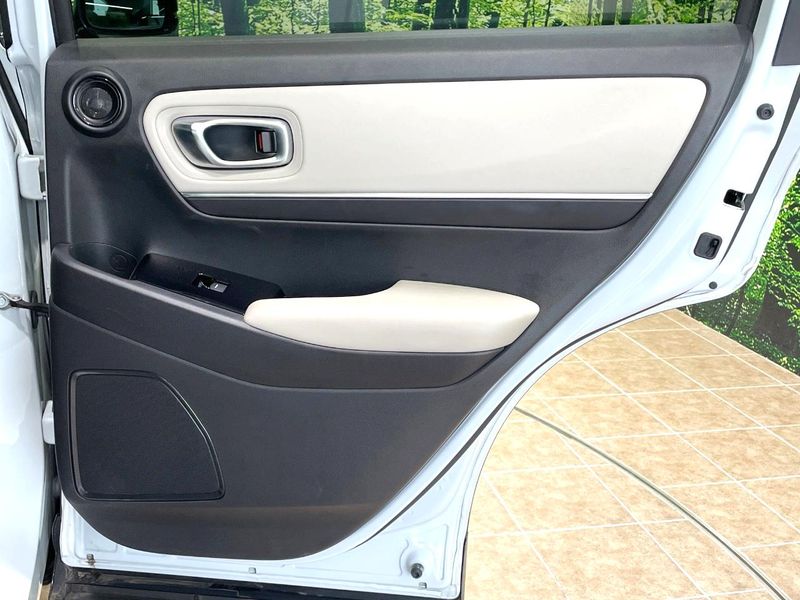 2022 Honda Vezel 6AA-RV5 (UW-6aa7678a4ed81)[8]