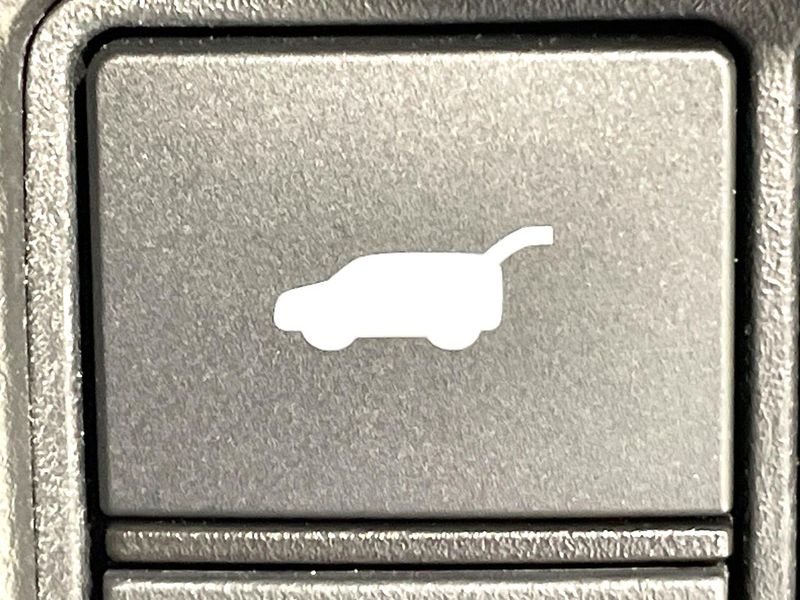 2022 Honda Vezel 6AA-RV5 (UW-6aa7678a4ed81)[12]