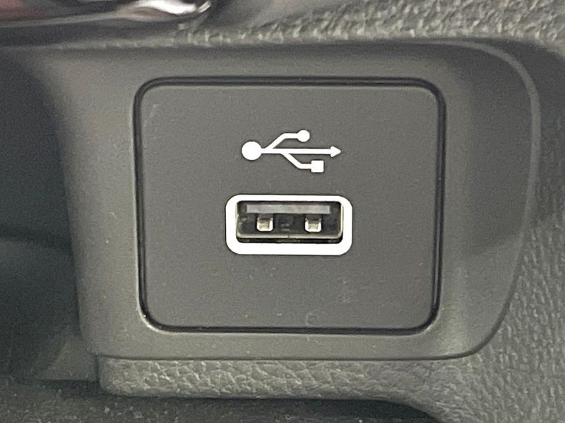 2022 Honda Vezel 6AA-RV5 (UW-6aa7678a4ed81)[28]