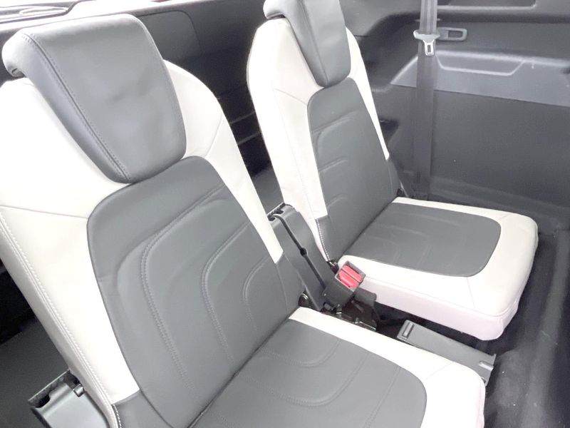 2017 Citroen Grand C4 Picasso LDA-B787AH01 (UW-6aa767d5466d9)[23]