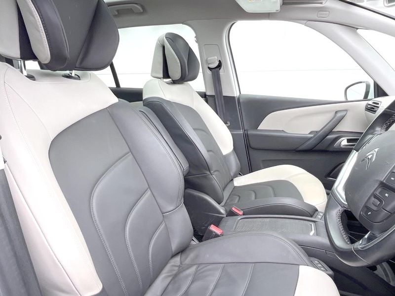 2017 Citroen Grand C4 Picasso LDA-B787AH01 (UW-6aa767d5466d9)[17]