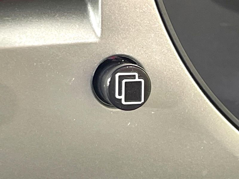 2017 Nissan JUKE DBA-YF15 (UW-6aa767fa12d03)[25]