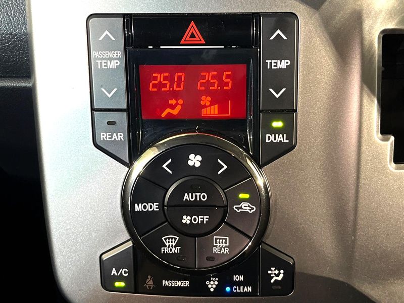 2011 Toyota Voxy DBA-ZRR70W (UW-6aa7680d74d34)[19]