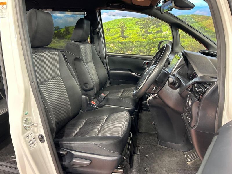 2018 Toyota Voxy DBA-ZRR80W (UW-6aa768158fc28)[17]