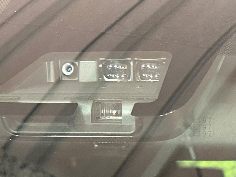 2018 Toyota Voxy DBA-ZRR80W (UW-6aa768158fc28)[6]