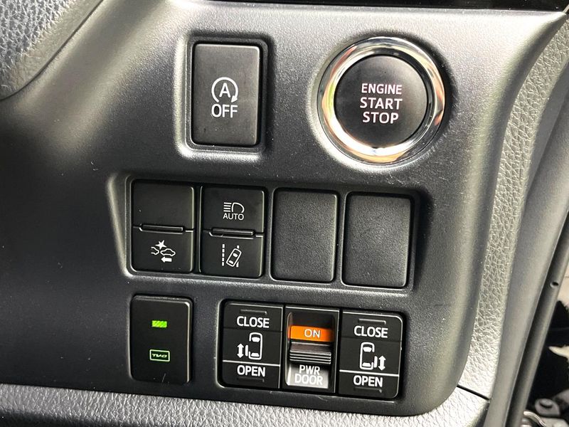 2019 Toyota Voxy DBA-ZRR80W (UW-6aa76818360a4)[7]