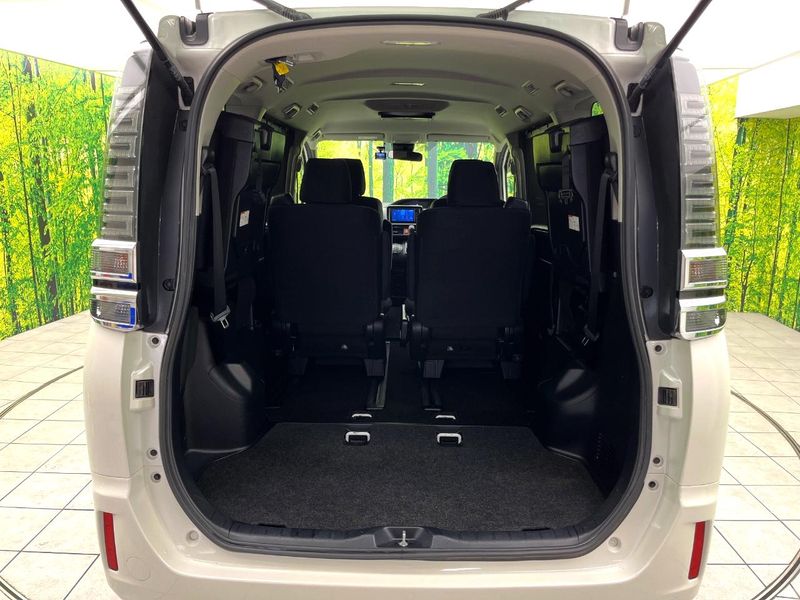 2019 Toyota Voxy DBA-ZRR80G (UW-6aa7681983a78)[29]