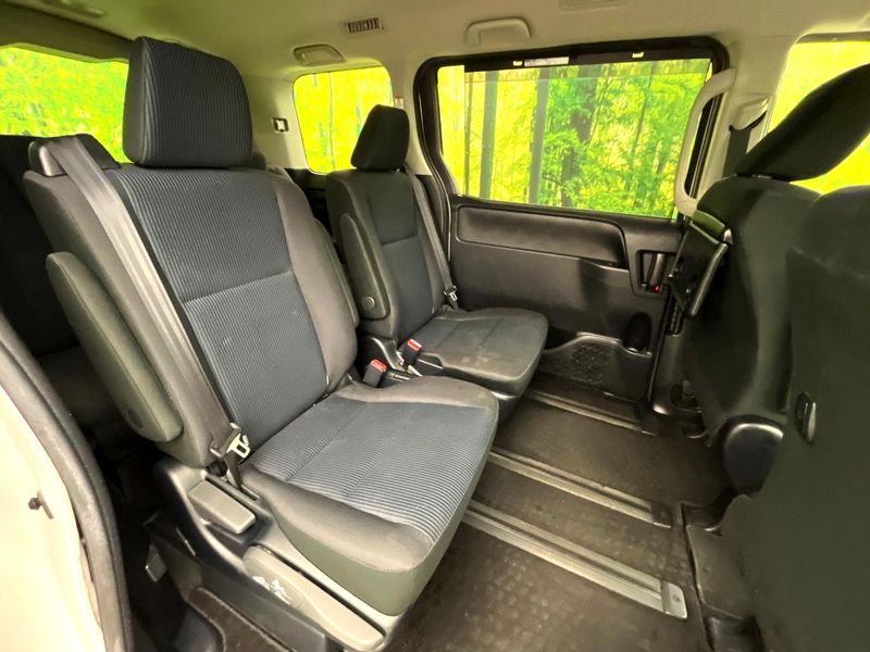 2019 Toyota Voxy DBA-ZRR80G (UW-6aa7681983a78)[26]