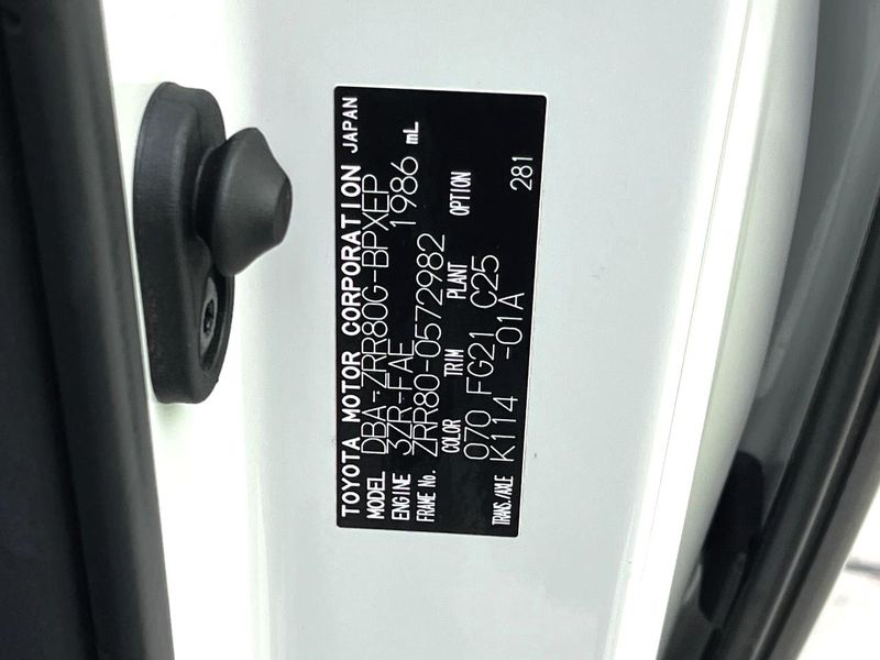 2019 Toyota Voxy DBA-ZRR80G (UW-6aa7681983a78)[1]