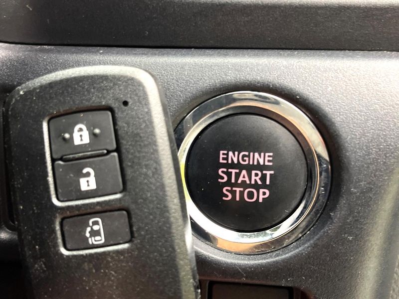 2019 Toyota Voxy DBA-ZRR80G (UW-6aa7681983a78)[9]