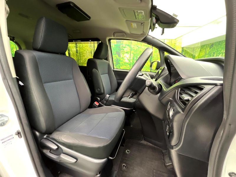 2019 Toyota Voxy DBA-ZRR80G (UW-6aa7681983a78)[22]