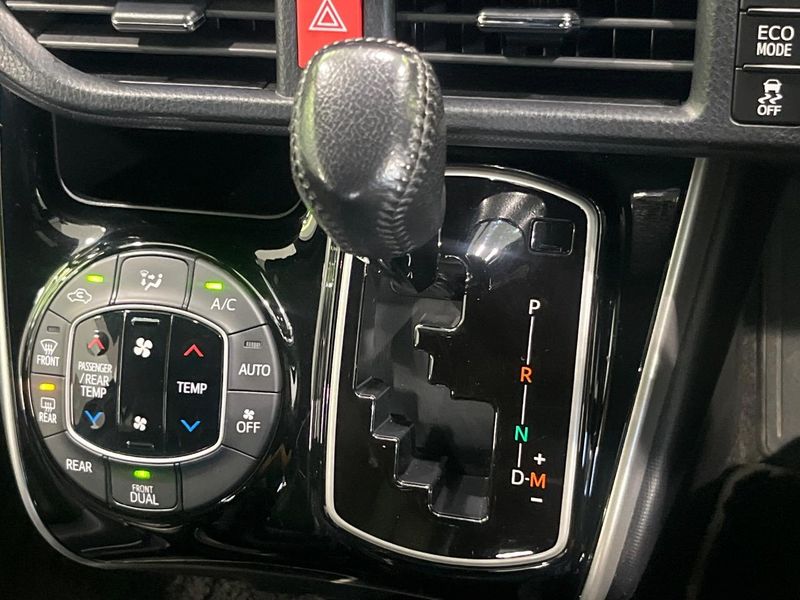 2021 Toyota Voxy 3BA-ZRR85W (UW-6aa7682054102)[15]