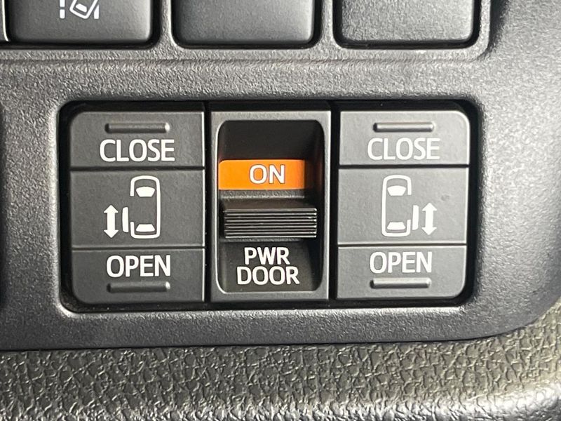 2021 Toyota Voxy 3BA-ZRR85W (UW-6aa7682054102)[24]