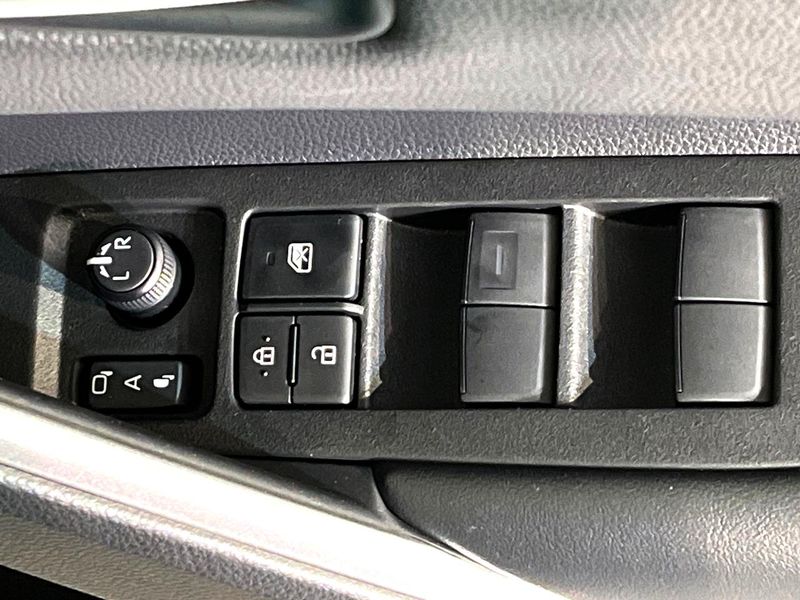 2024 Toyota Corolla Cross 6AA-ZVG13 (UW-6aa7682bde1a7)[7]