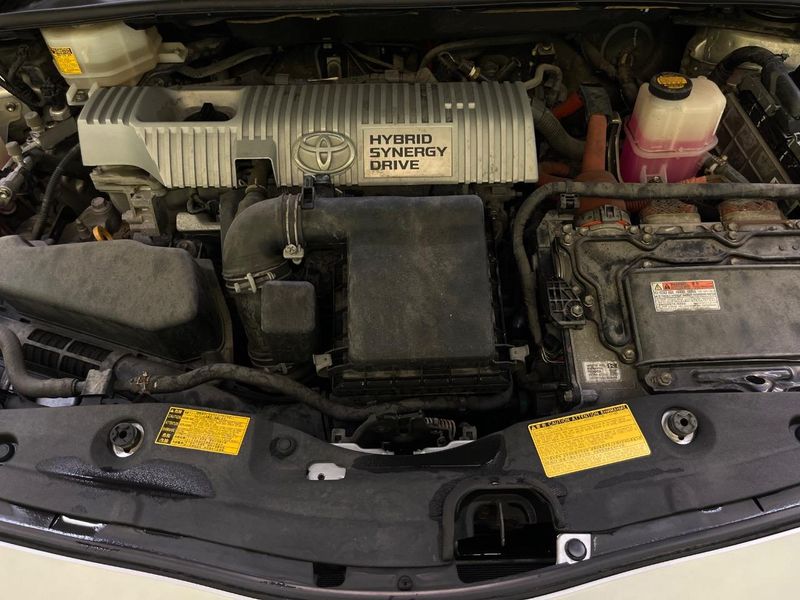 2013 Toyota Prius DAA-ZVW30 (UW-6aa7683508799)[17]