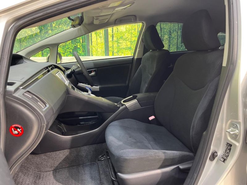 2013 Toyota Prius DAA-ZVW30 (UW-6aa7683508799)[21]