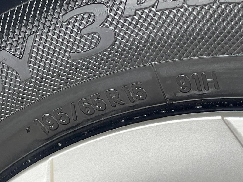 2015 Toyota Prius DAA-ZVW30 (UW-6aa76835a68f8)[7]