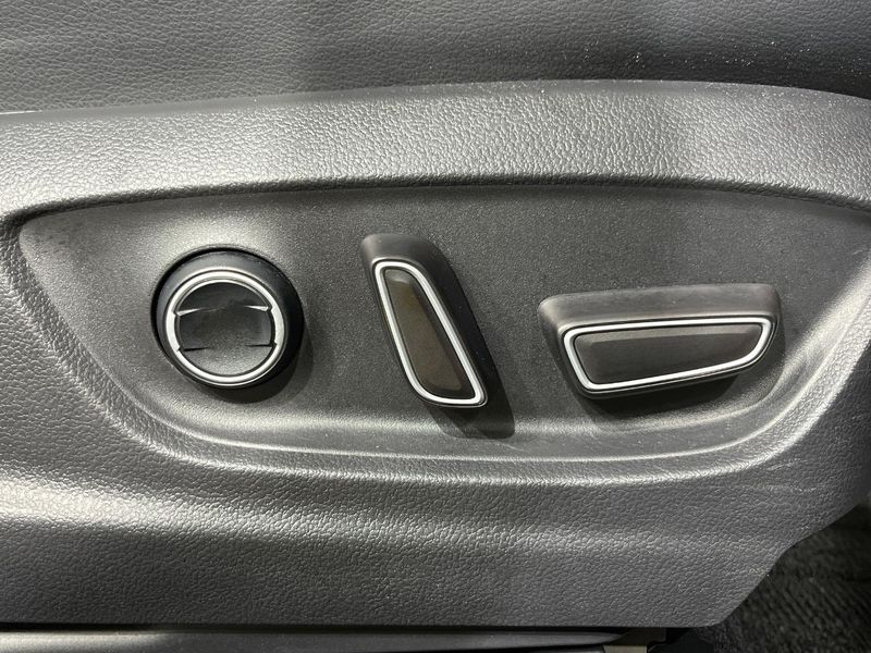 2018 Toyota Prius PHV DLA-ZVW52 (UW-6aa768457b66e)[26]