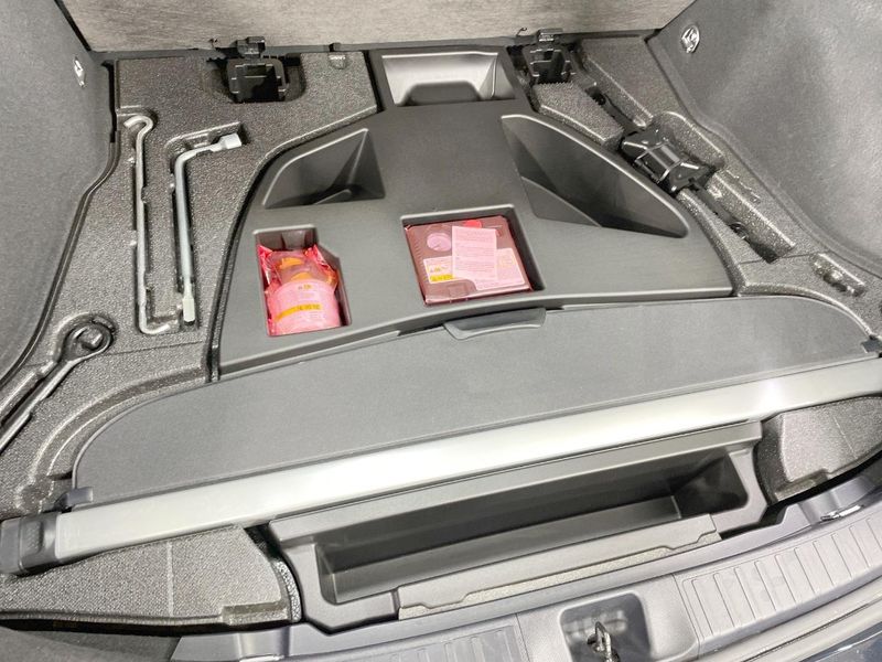 2016 Toyota Prius DAA-ZVW55 (UW-6aa768484a5fe)[5]