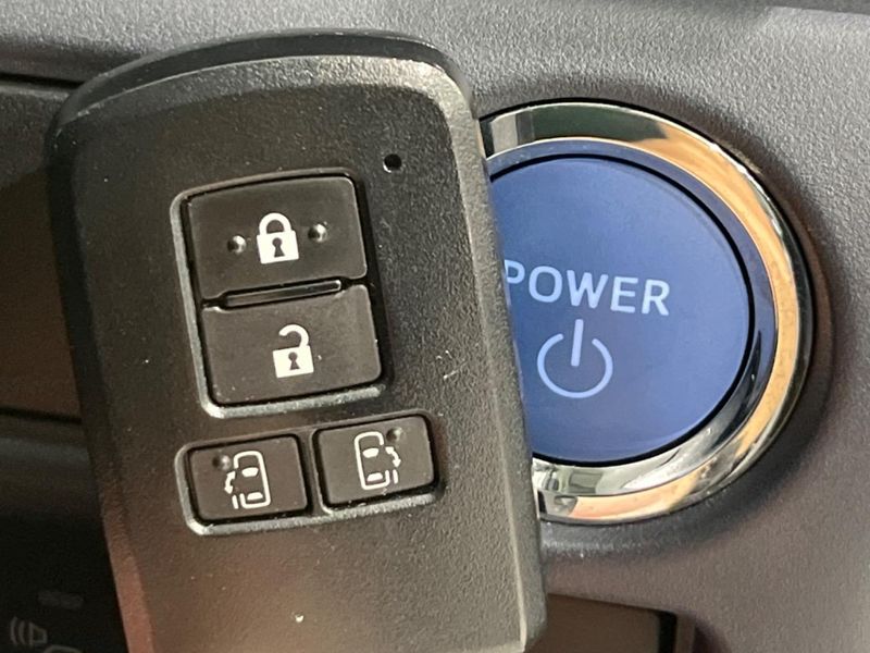 2015 Toyota Voxy DAA-ZWR80G (UW-6aa76850825ac)[28]