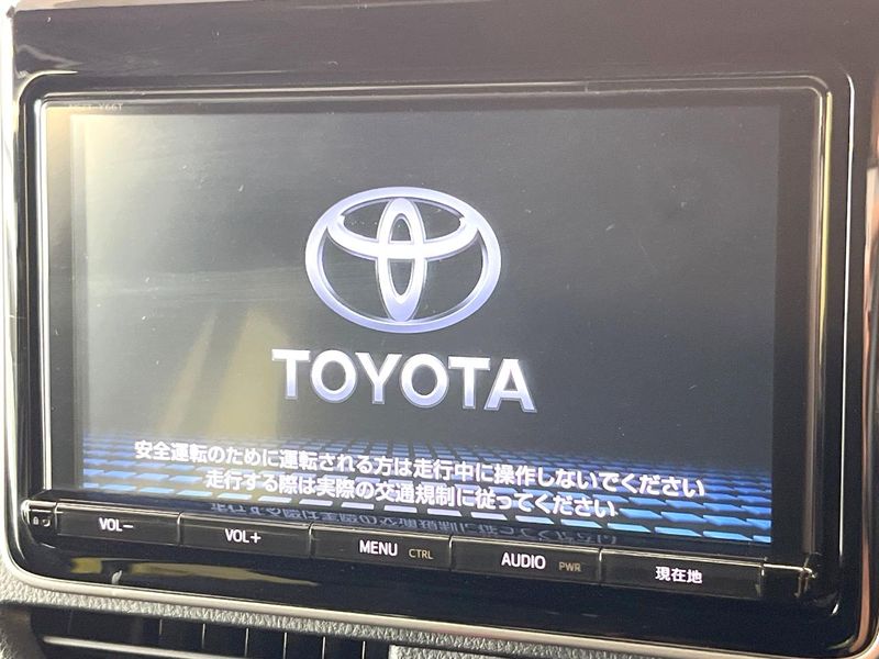 2017 Toyota Noah DAA-ZWR80G (UW-6aa7685271b6d)[18]