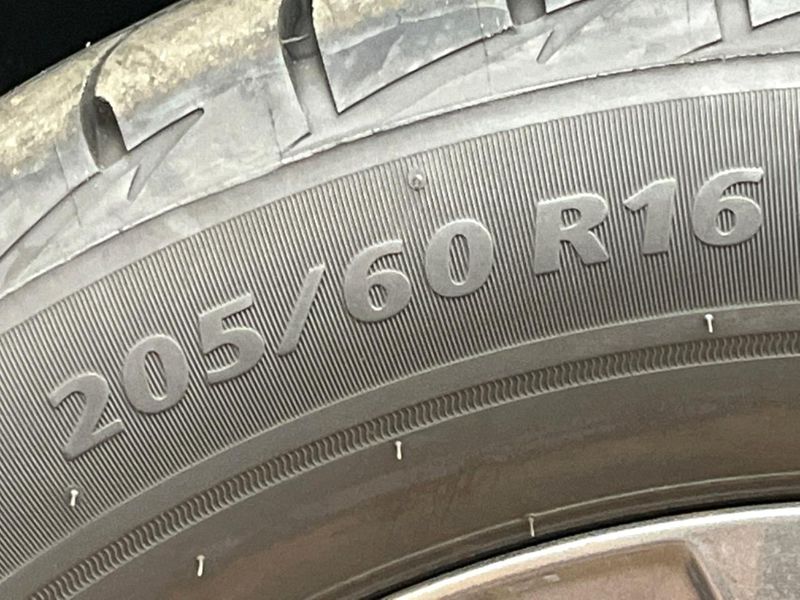 2022 Toyota Voxy 6AA-ZWR90W (UW-6aa76857408f4)[15]