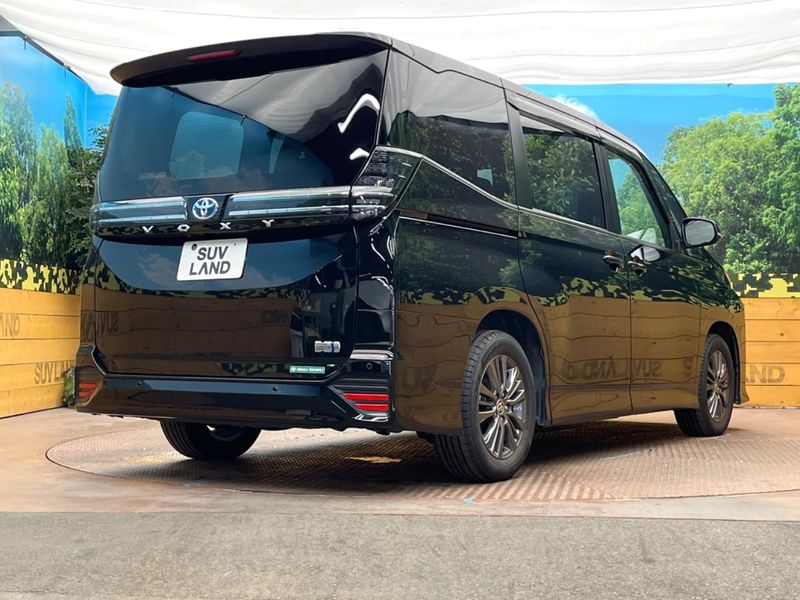 2022 Toyota Voxy 6AA-ZWR90W (UW-6aa76857408f4)[8]