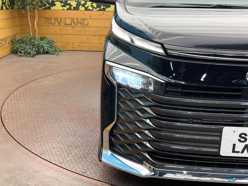 2022 Toyota Voxy 6AA-ZWR90W (UW-6aa76857408f4)[12]