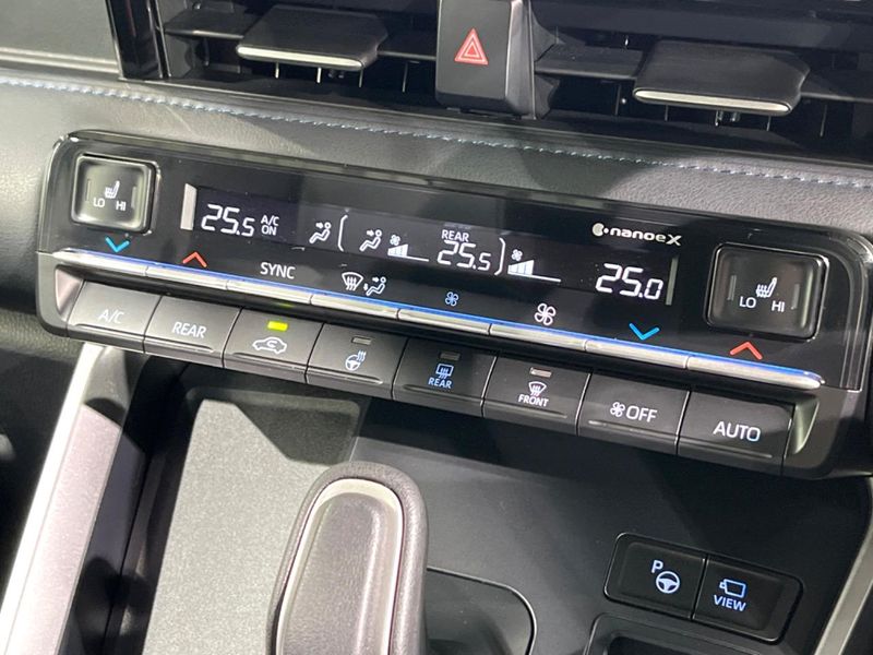 2023 Toyota Voxy 6AA-ZWR90W (UW-6aa7685c6137b)[27]