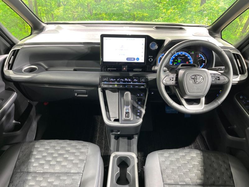 2023 Toyota Voxy 6AA-ZWR90W (UW-6aa7685c6137b)[10]