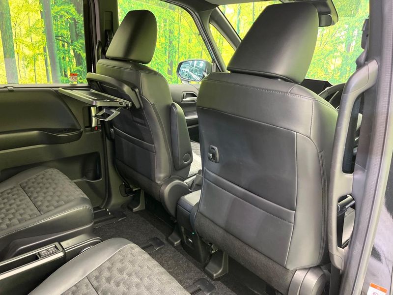 2023 Toyota Voxy 6AA-ZWR90W (UW-6aa7685d1d88e)[20]
