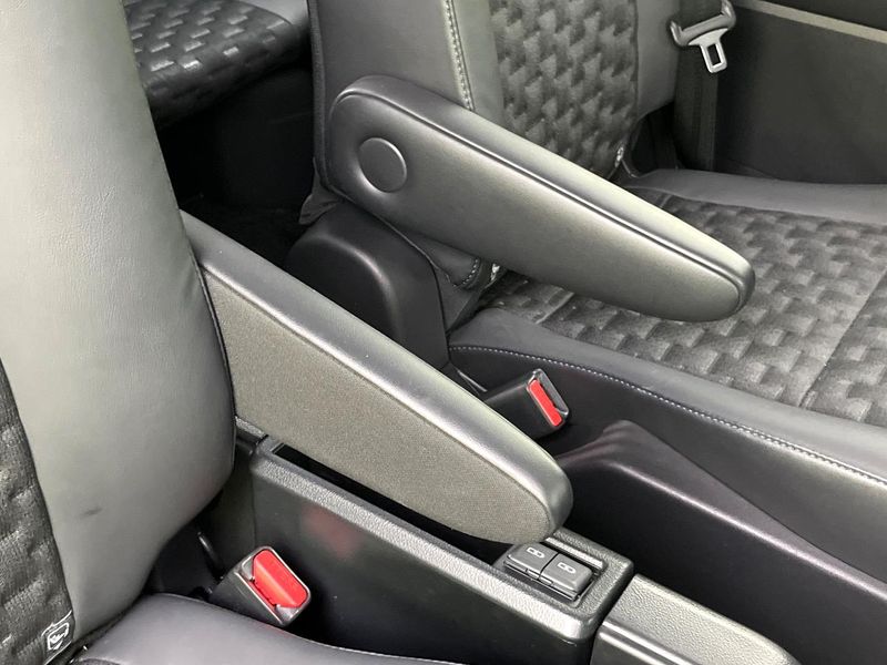 2023 Toyota Voxy 6AA-ZWR90W (UW-6aa7685d1d88e)[21]