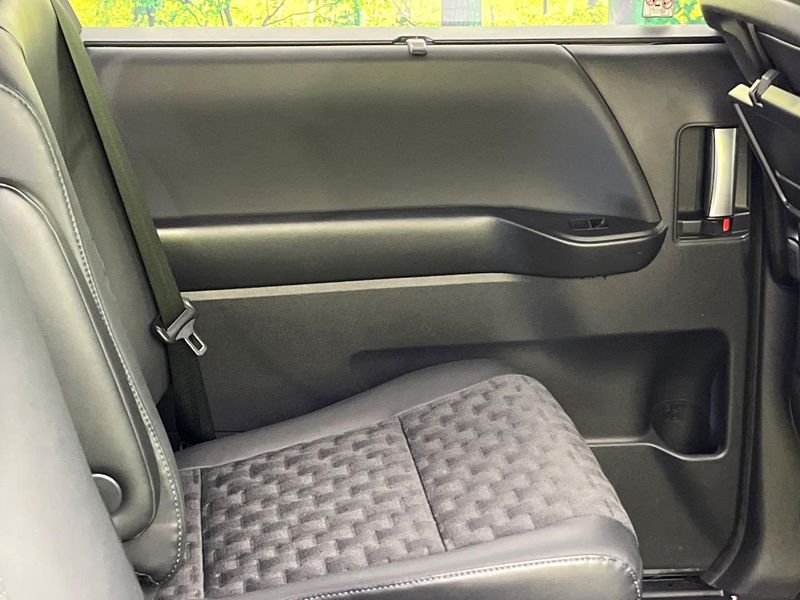 2023 Toyota Voxy 6AA-ZWR90W (UW-6aa7685d1d88e)[23]