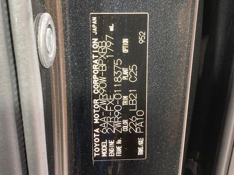 2023 Toyota Voxy 6AA-ZWR90W (UW-6aa7685e31683)[1]