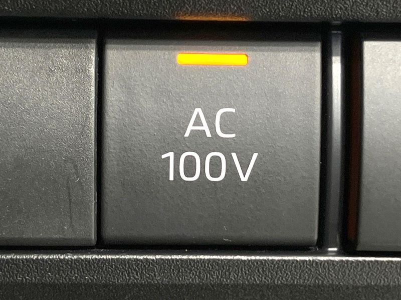 2023 Toyota Voxy 6AA-ZWR90W (UW-6aa7685f3d036)[16]