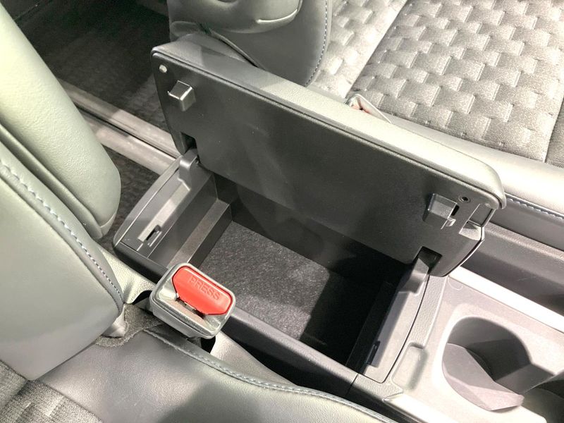 2023 Toyota Voxy 6AA-ZWR90W (UW-6aa7685f3d036)[29]