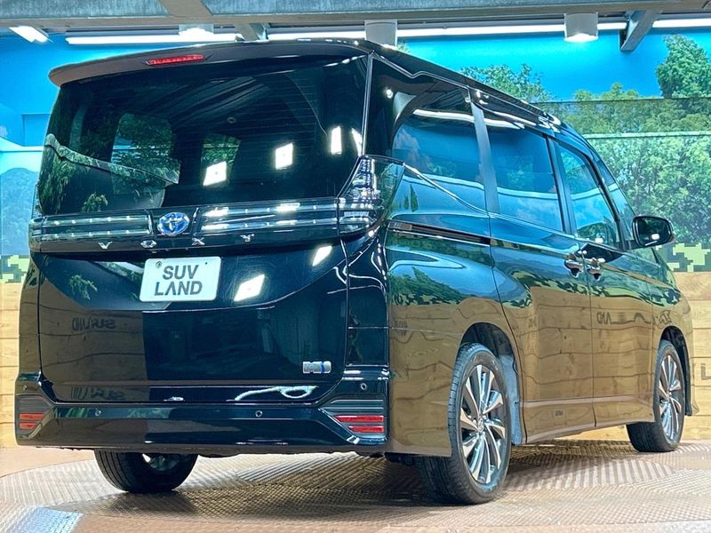 2023 Toyota Voxy 6AA-ZWR90W (UW-6aa76860afd2f)[15]