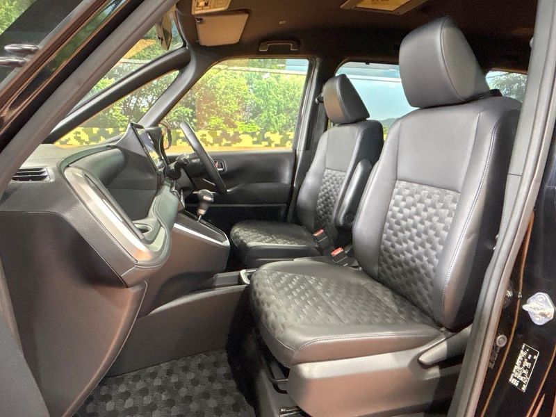 2023 Toyota Voxy 6AA-ZWR90W (UW-6aa76860afd2f)[27]
