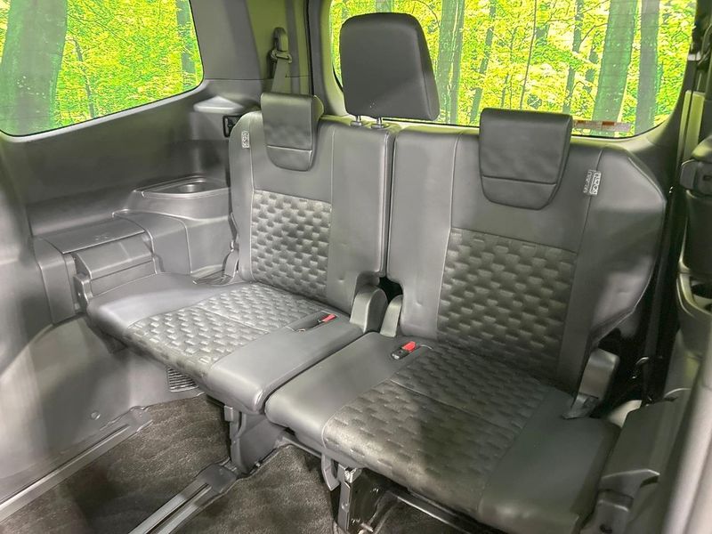 2025 Toyota Voxy 6AA-ZWR90W (UW-6aa76864844b2)[22]
