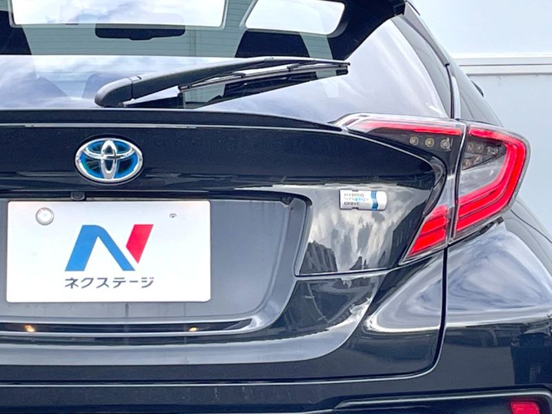 2017 Toyota C-HR DAA-ZYX10 (UW-6aa7686a59b4d)[28]