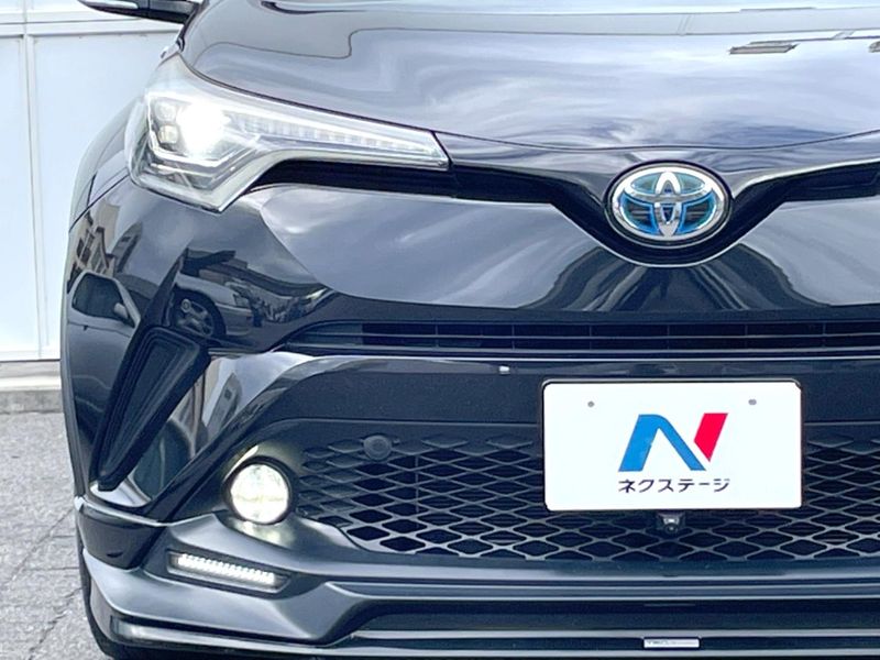 2017 Toyota C-HR DAA-ZYX10 (UW-6aa7686a59b4d)[18]