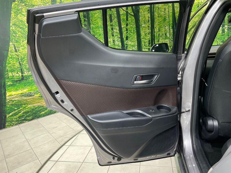 2018 Toyota C-HR DAA-ZYX10 (UW-6aa7686b09eed)[16]