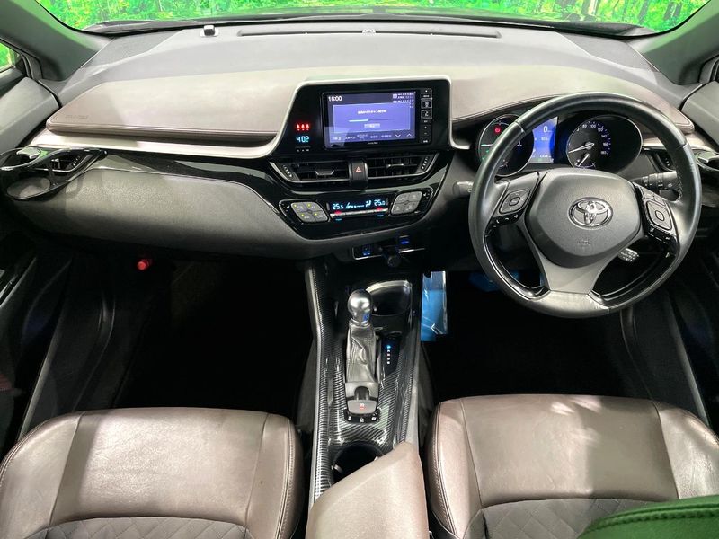 2017 Toyota C-HR DAA-ZYX10 (UW-6aa7686b7b2ec)[18]