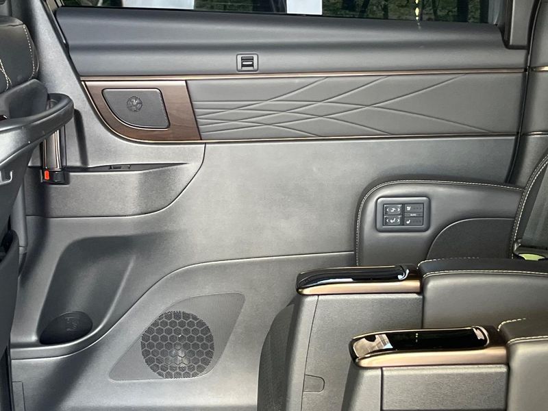 2023 Toyota Vellfire Hybrid 6AA-AAHH40W (UW-6aa8b59e8beb4)[29]