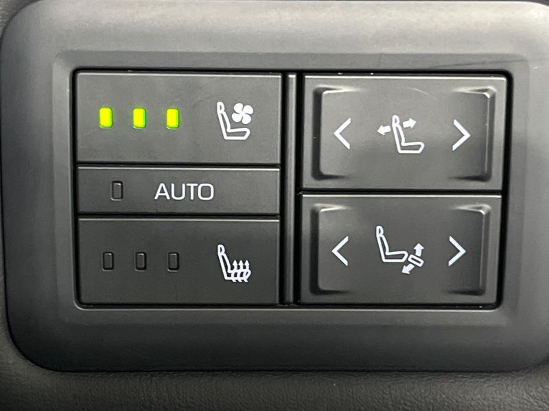 2023 Toyota Vellfire Hybrid 6AA-AAHH40W (UW-6aa8b59e8beb4)[18]